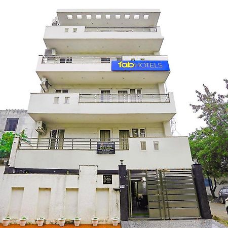 Fabhotel White House Bnb - Nr Yashobhoomi Convention Centre 델리 외부 사진