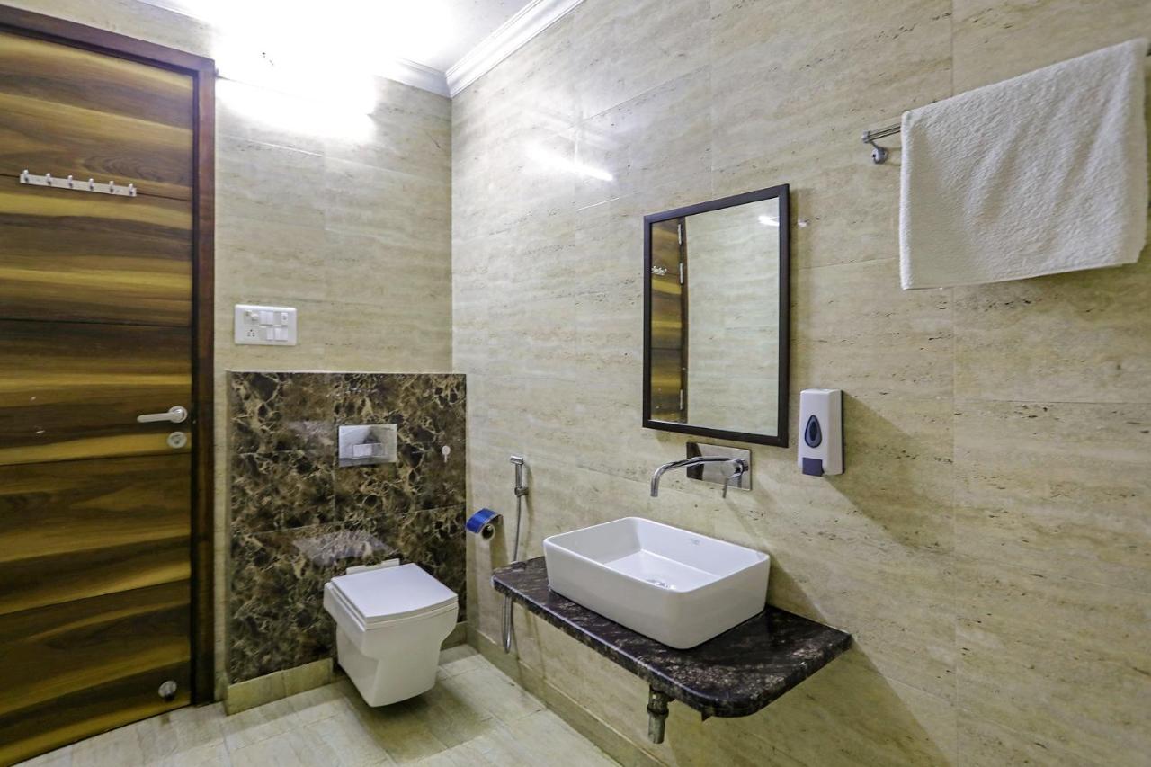 Fabhotel White House Bnb - Nr Yashobhoomi Convention Centre 델리 외부 사진
