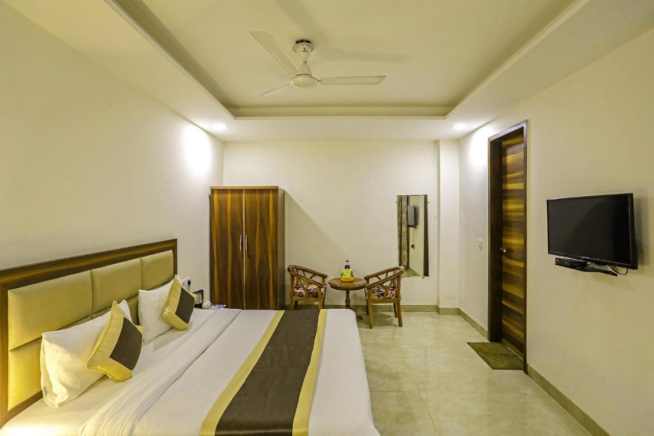 Fabhotel White House Bnb - Nr Yashobhoomi Convention Centre 델리 외부 사진