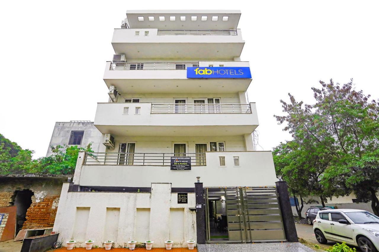 Fabhotel White House Bnb - Nr Yashobhoomi Convention Centre 델리 외부 사진