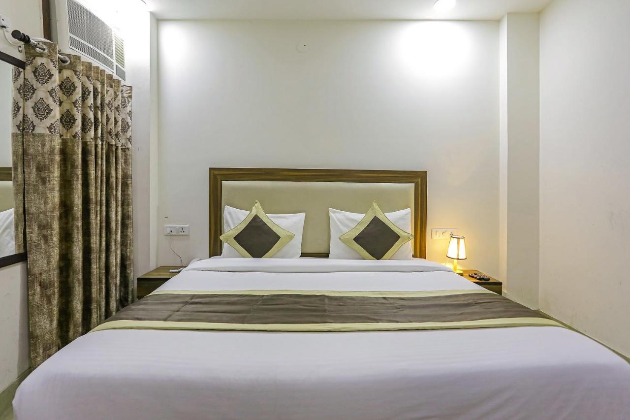Fabhotel White House Bnb - Nr Yashobhoomi Convention Centre 델리 외부 사진