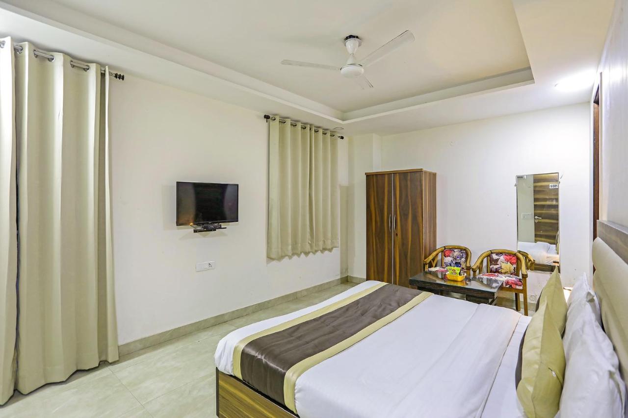 Fabhotel White House Bnb - Nr Yashobhoomi Convention Centre 델리 외부 사진