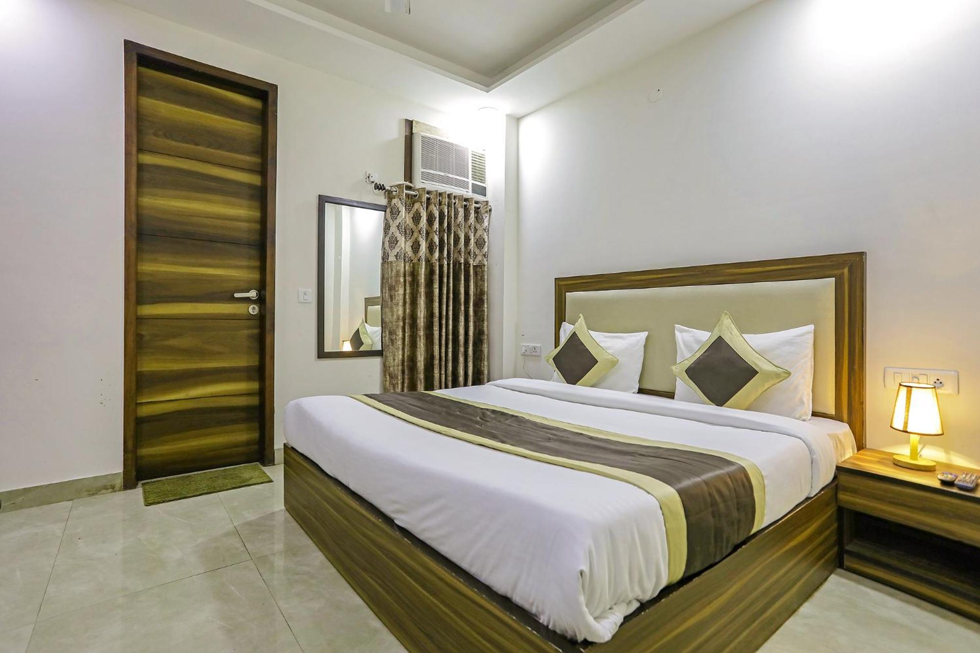 Fabhotel White House Bnb - Nr Yashobhoomi Convention Centre 델리 외부 사진