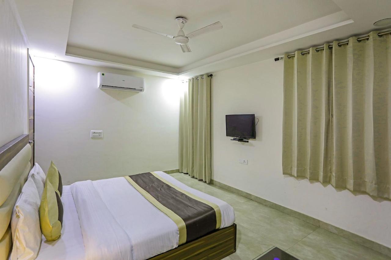 Fabhotel White House Bnb - Nr Yashobhoomi Convention Centre 델리 외부 사진