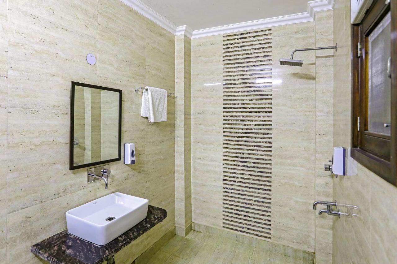 Fabhotel White House Bnb - Nr Yashobhoomi Convention Centre 델리 외부 사진