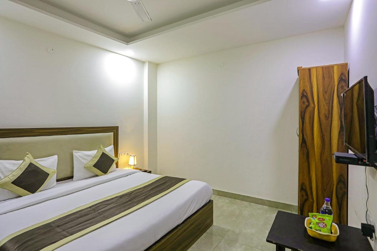 Fabhotel White House Bnb - Nr Yashobhoomi Convention Centre 델리 외부 사진