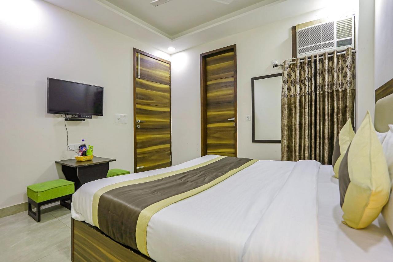 Fabhotel White House Bnb - Nr Yashobhoomi Convention Centre 델리 외부 사진