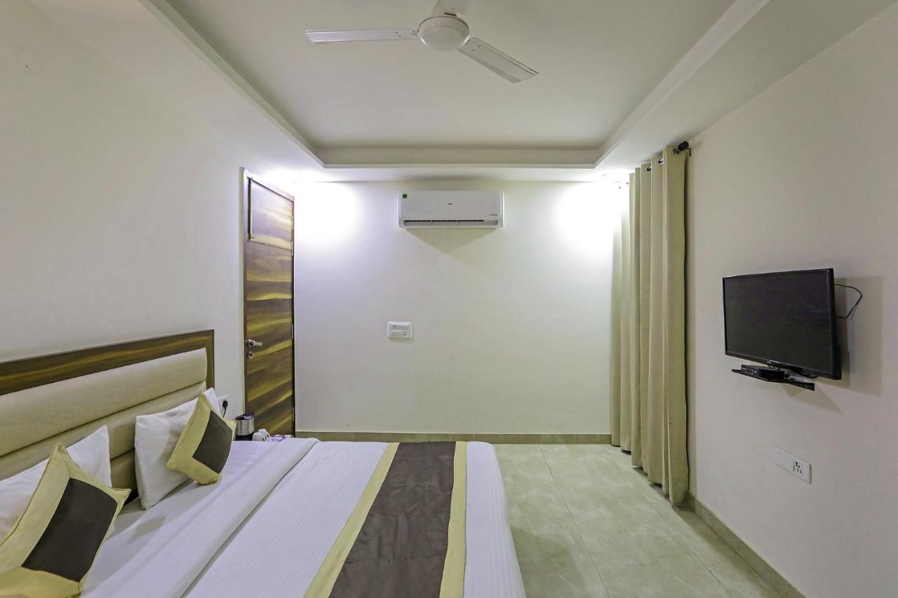 Fabhotel White House Bnb - Nr Yashobhoomi Convention Centre 델리 외부 사진