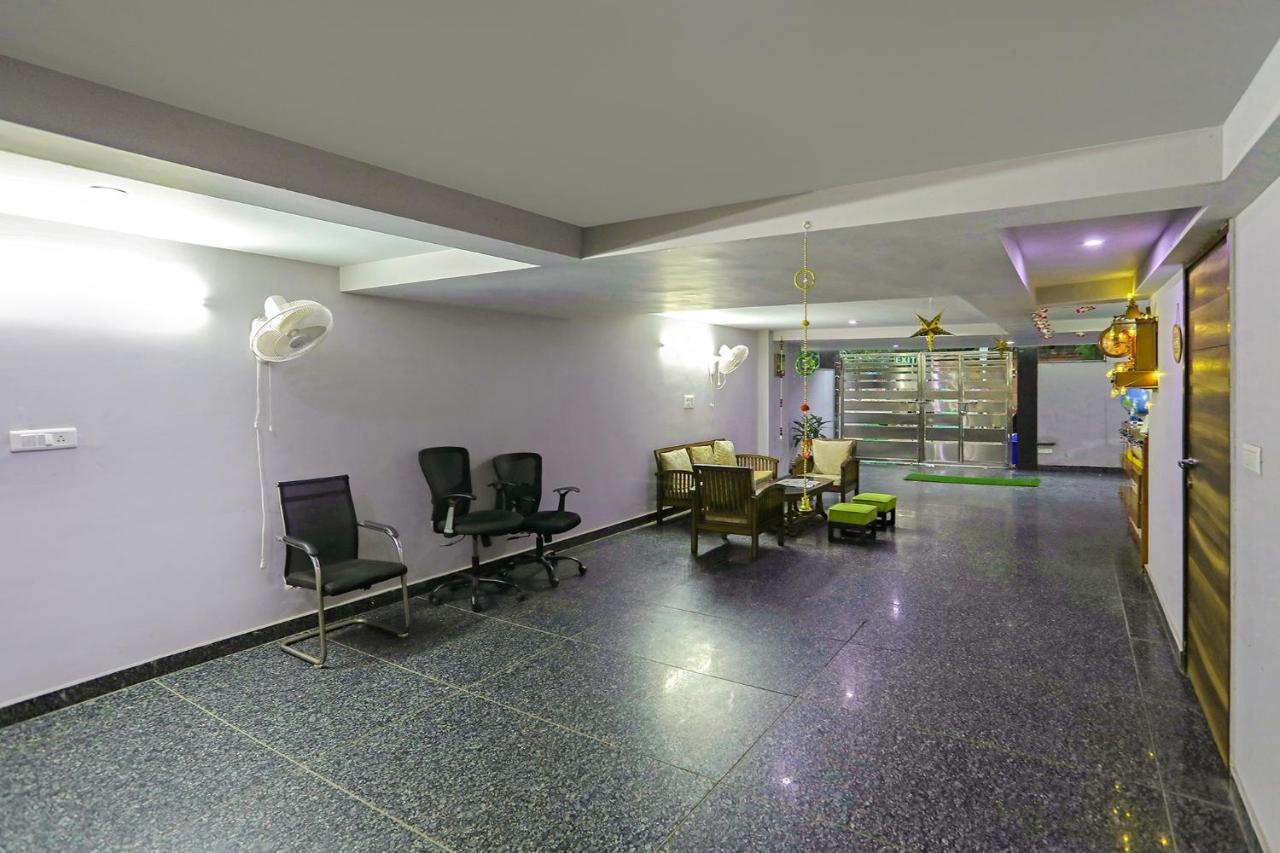 Fabhotel White House Bnb - Nr Yashobhoomi Convention Centre 델리 외부 사진